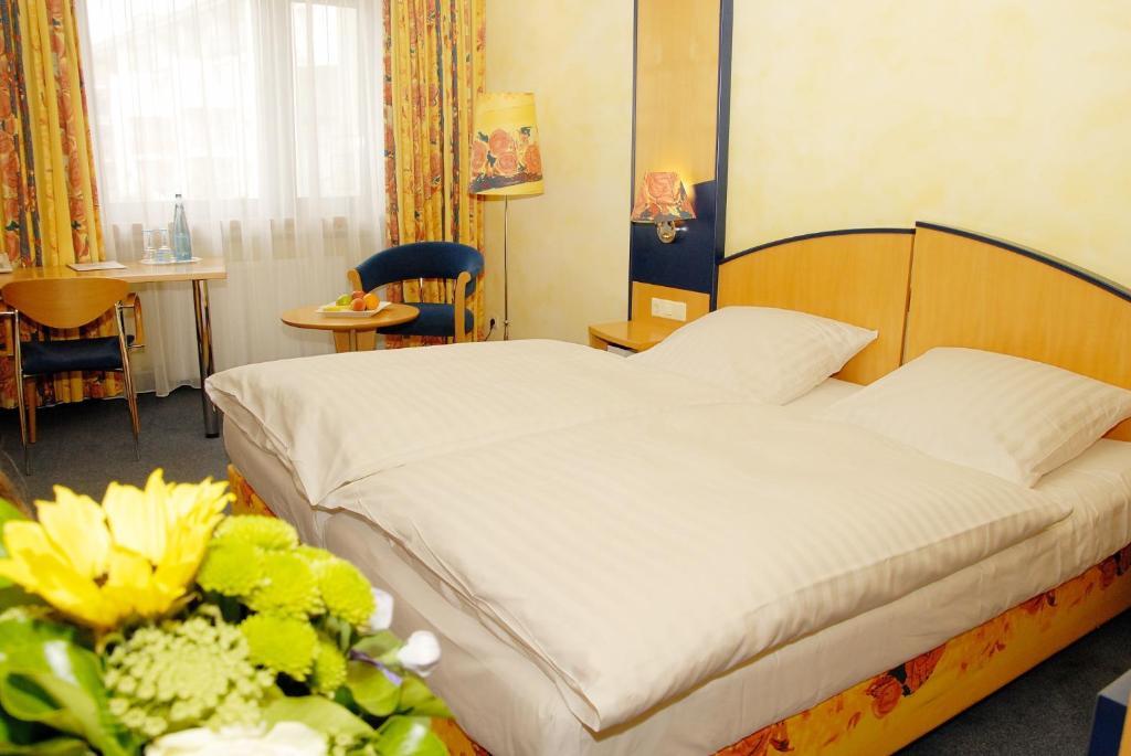 Hotel Graf Offenbach am Main Ruang foto
